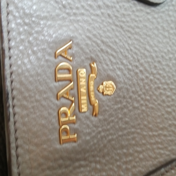 Prada - Picture 3 of 8